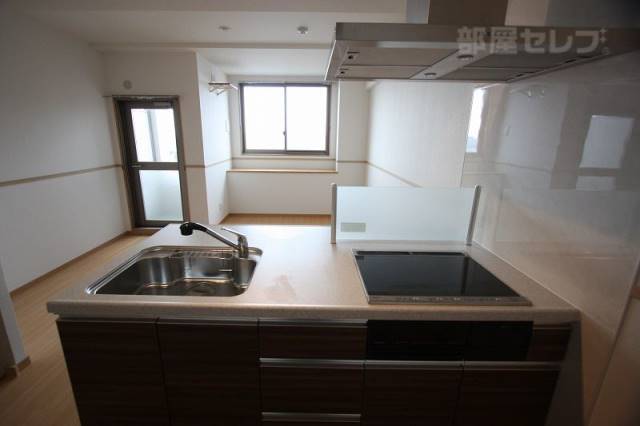 キッチン　ＩＨコンロで掃除が楽なフラットキッチンです