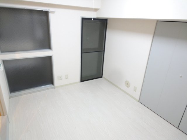 居室・リビング　同物件別室です。