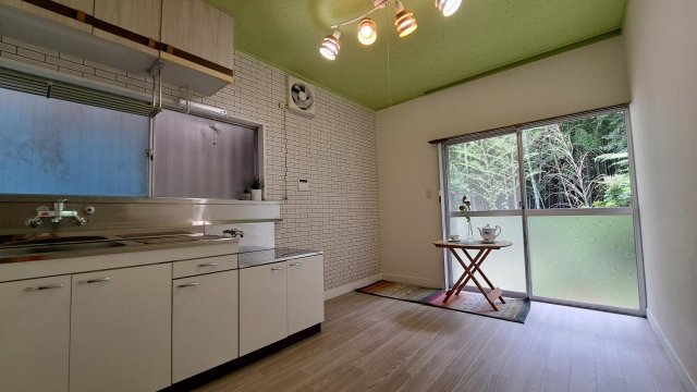 キッチン　全室照明付きです