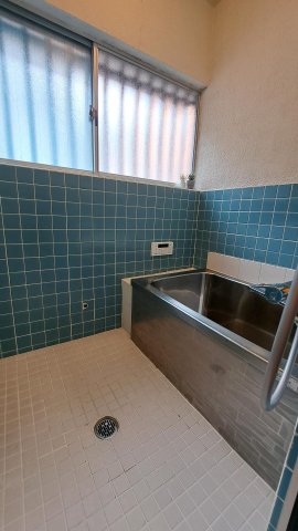 バス・シャワールーム　給湯器交換済み。