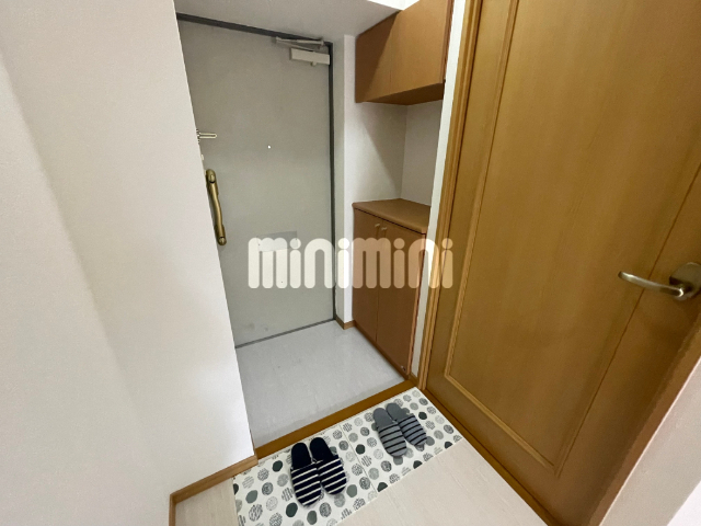 玄関　下駄箱付きの玄関です