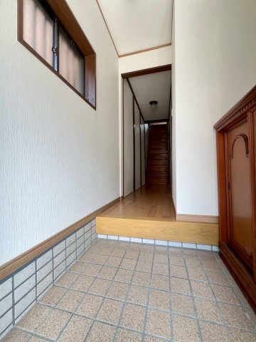 旭が丘3丁目戸建の玄関写真