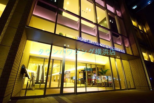 ショッピングセンター　みなとみらいグランドセントラルテラス（ショッピングセンター）まで1000m