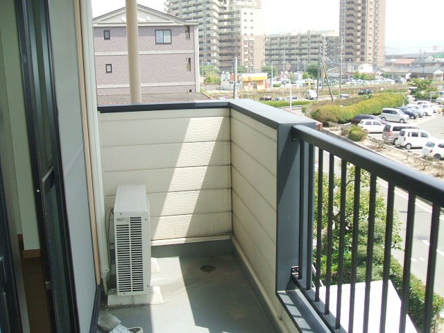 バルコニー　バルコニーからの眺めを楽しみながら食事をしませんか