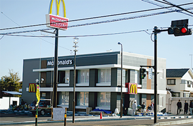 飲食店　マクドナルド鶴巻温泉店（飲食店）まで392m