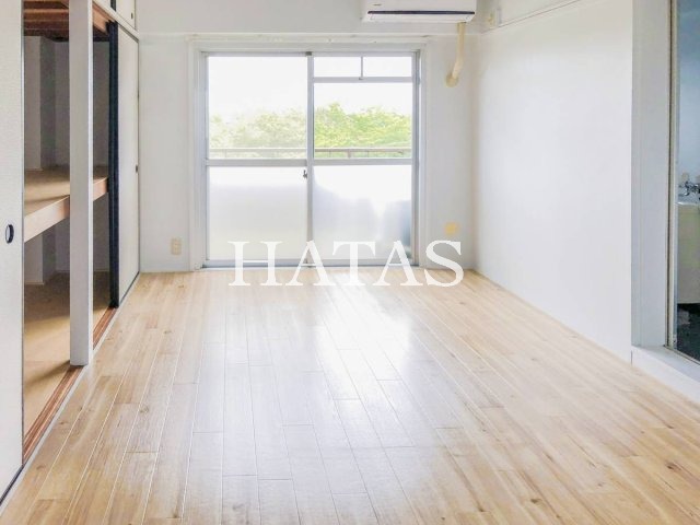 居室・リビング　同型タイプの写真を使用