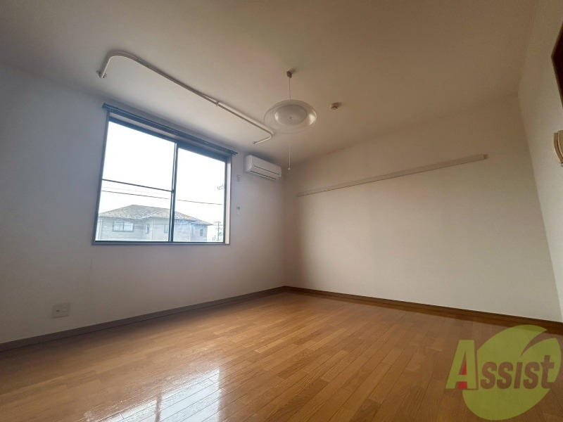 居室・リビング　大きな窓が付いていて日差しもたっぷり入ります。