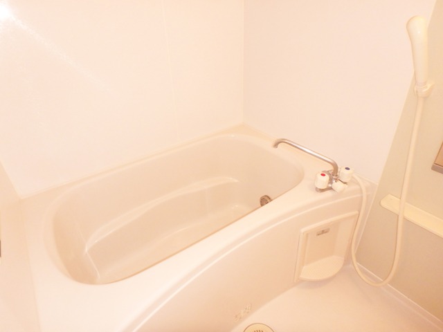 バス・シャワールーム　追い焚き付きでいつでも温かいお風呂に浸かれます☆