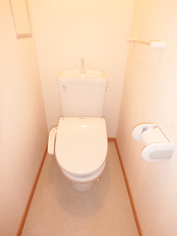 トイレ　温水洗浄便座つき！