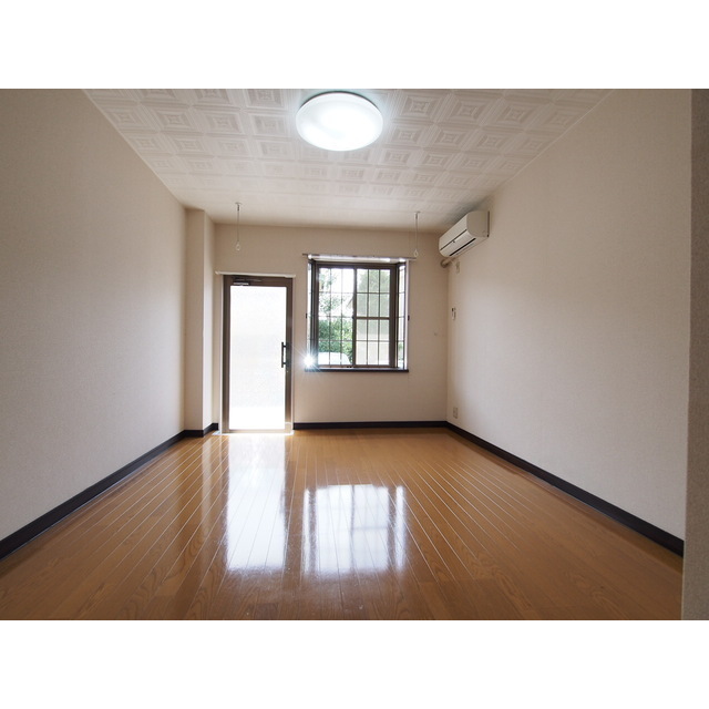 居室・リビング　写真は一階の写真です。