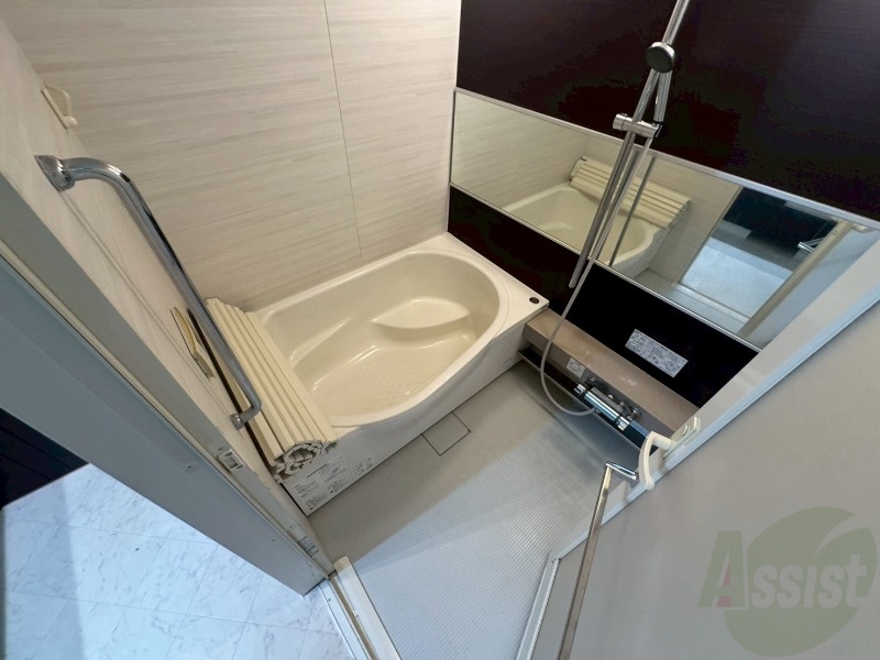 バス・シャワールーム　ユニットバスです。疲れを癒すのに欠かせませんね！