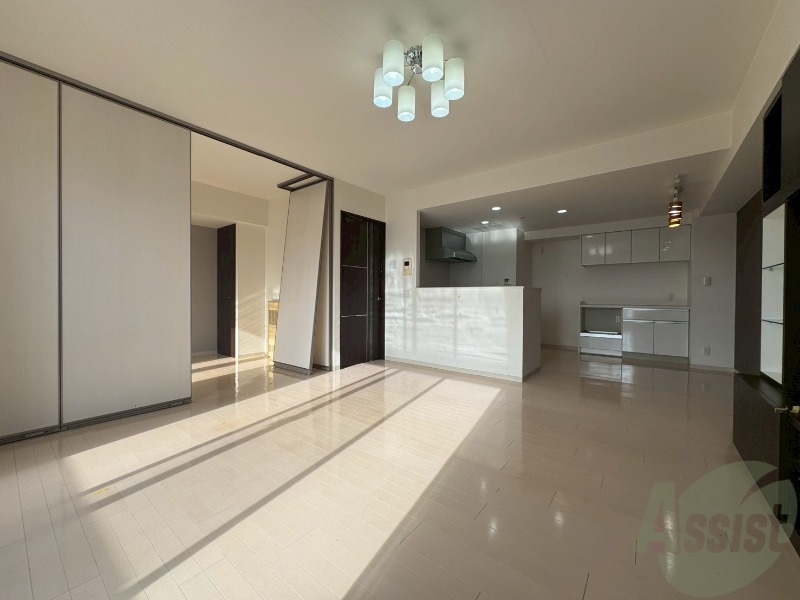 居室・リビング　広くてキレイなお部屋が広がっていて、充実した生活が送れそう。