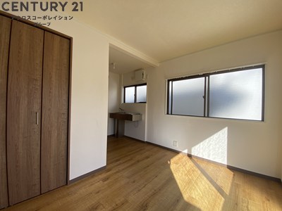 居室・リビング　キッチンが独立しているので広々と使用できる洋室