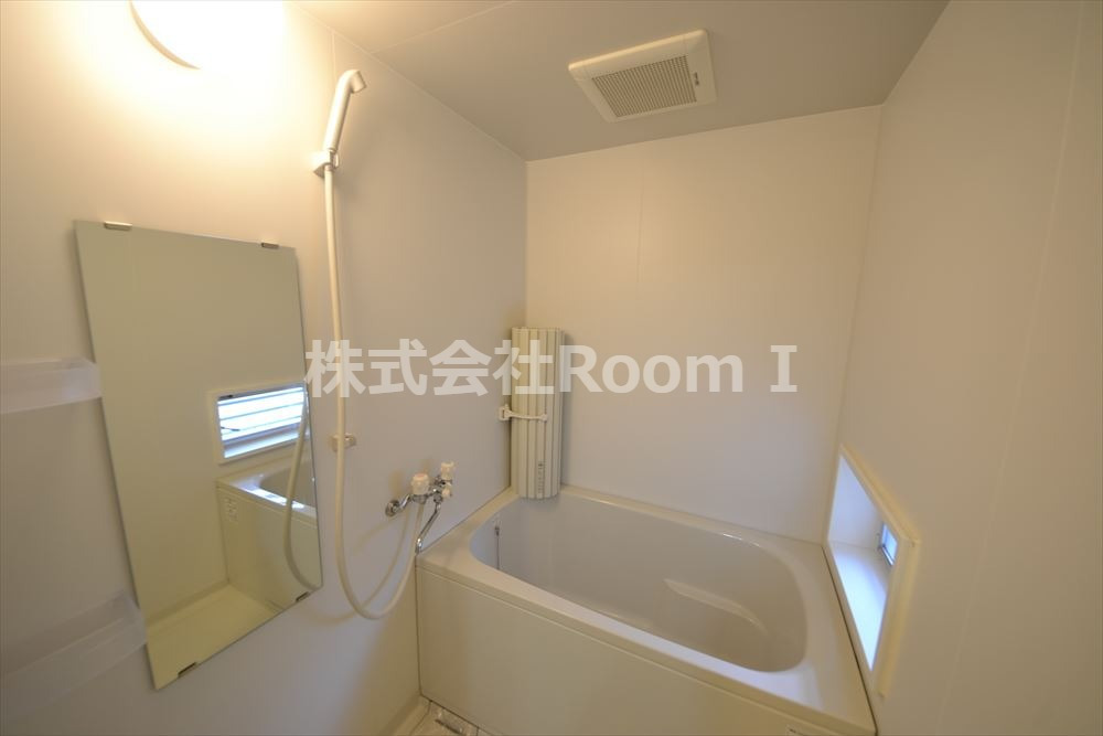 バス・シャワールーム　落ち着いた空間のお風呂です