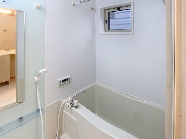 バス・シャワールーム　写真は建物の１室となります、仕様が異なる場合には現況優先とさ