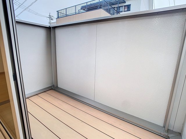 バルコニー　写真は建物の１室となります、仕様が異なる場合には現況優先とさ