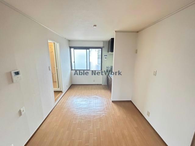 居室・リビング　同物件他号室の写真です