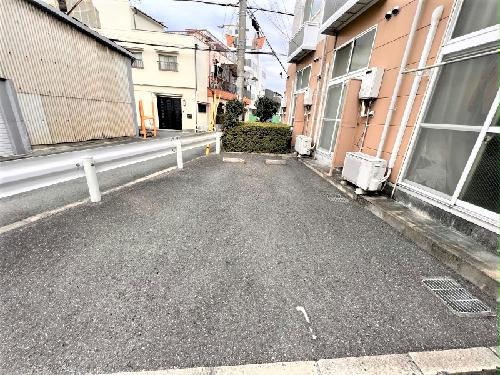 駐車場　駐車場は別料金となります。