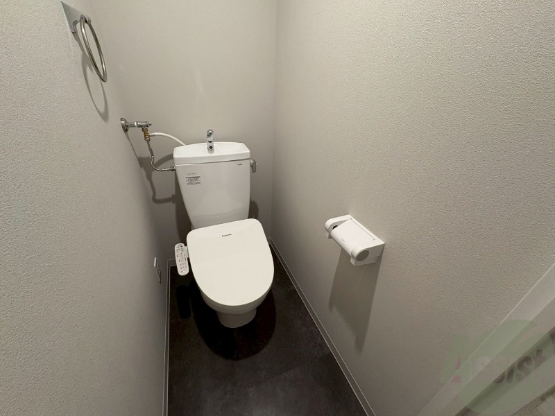 トイレ　ＴＶモニター付インターホンです。来客者の顔が見えるので安心！