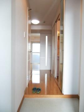 セラフィック・ＩＷＴ　玄関　玄関