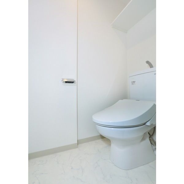 トイレ　落ち着いた色調のトイレです