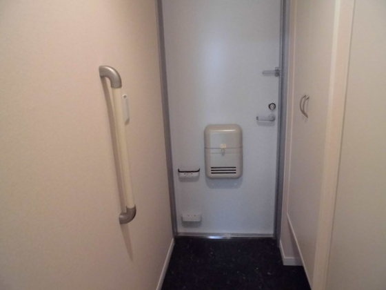 玄関　※別号室のお写真です