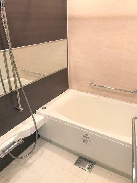 バス・シャワールーム　※別部屋の参考写真です。