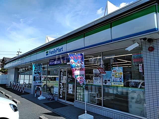 コンビニ　ファミリーマート 楠一丁目店（コンビニ）まで326m