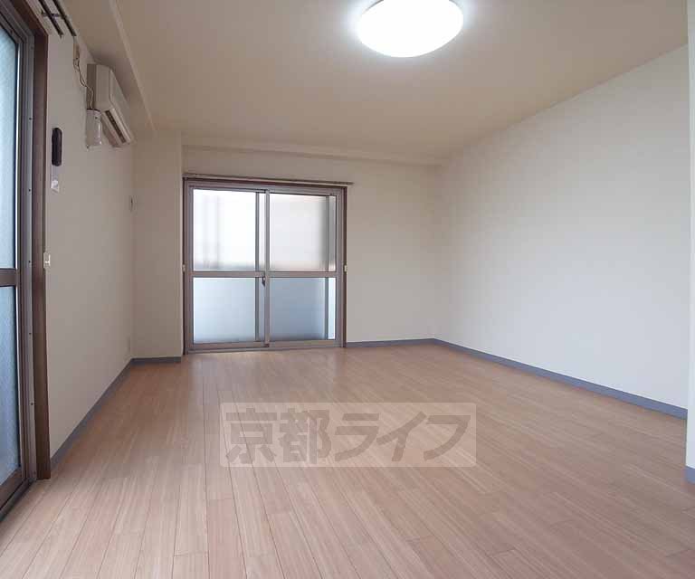 居室・リビング　広々したお部屋ですね。