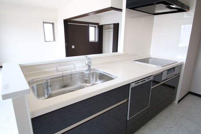 キッチン　※違う号室の参考写真です。