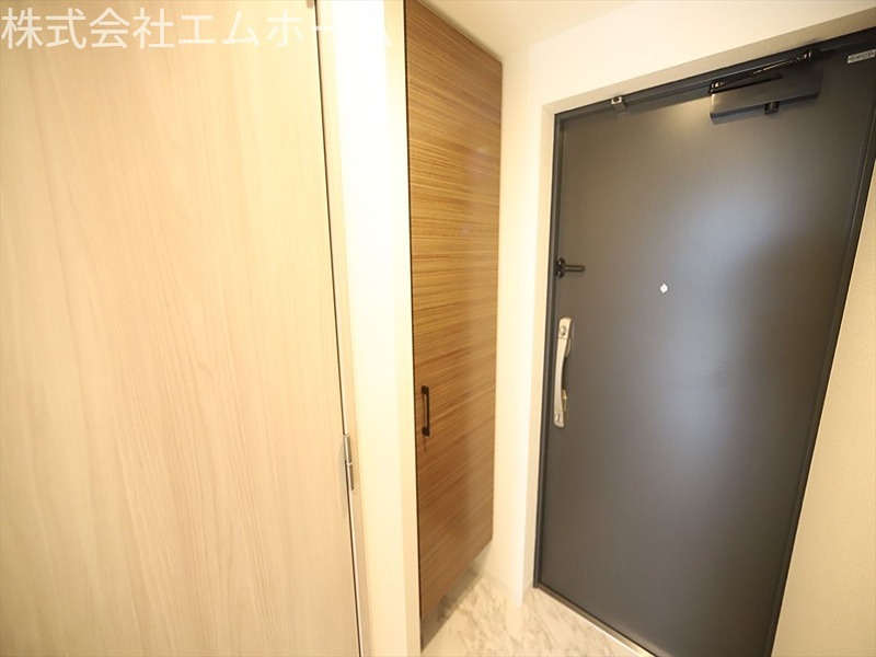 玄関　玄関　シューズボックス付