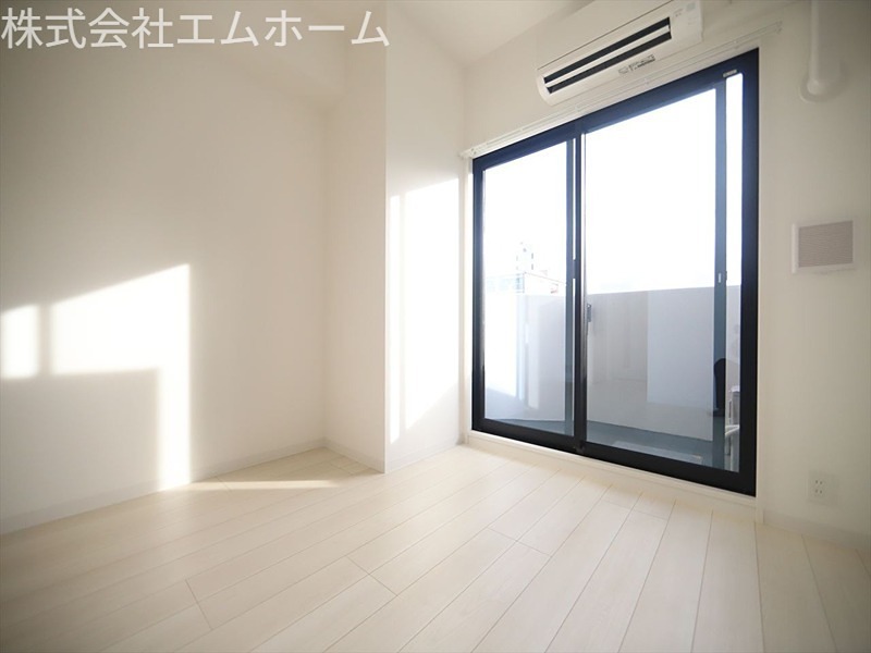 居室・リビング　洋室6.4帖　エアコン完備