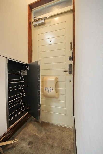 玄関　※同物件別部屋