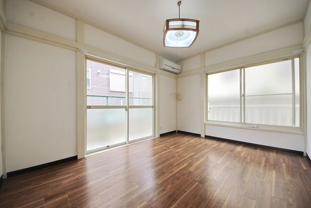 居室・リビング　※同物件別部屋