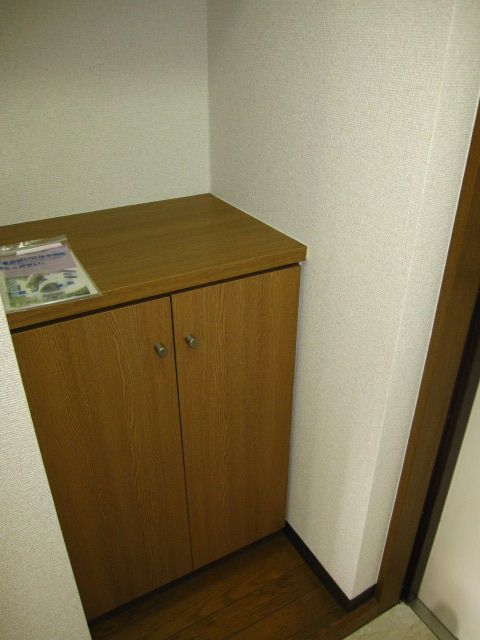 玄関　玄関の下駄箱さんです