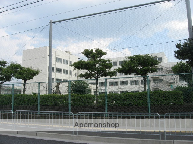 中学校　高槻市立城南中学校（中学校）まで284m