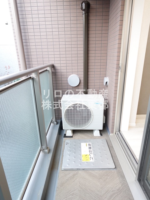 バルコニー　お天気のいい日は洗濯物も気持ちよく干せますね！