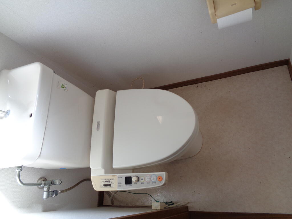 トイレ　窓付きで明るい！