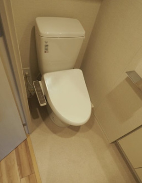 トイレ　※反転タイプのお部屋の写真を使用しています。