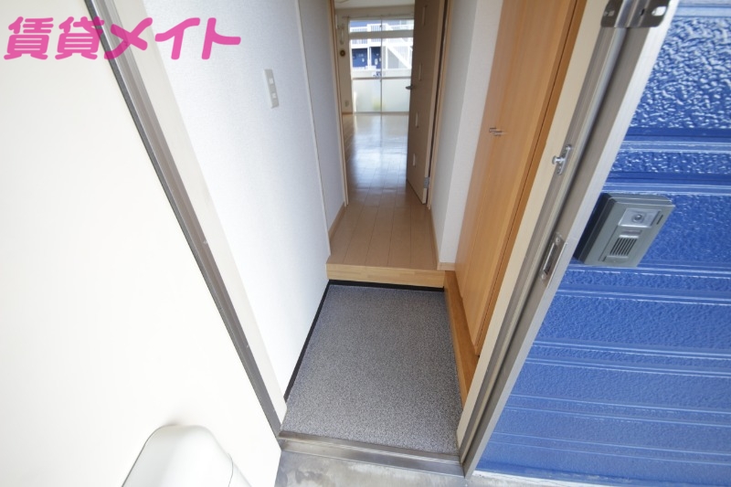 玄関　同型反転タイプのお写真です