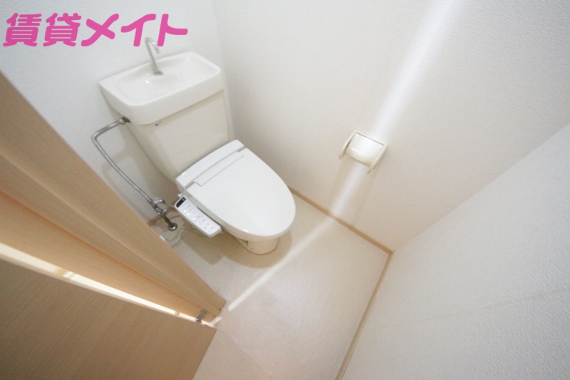 トイレ　同型反転タイプのお写真です