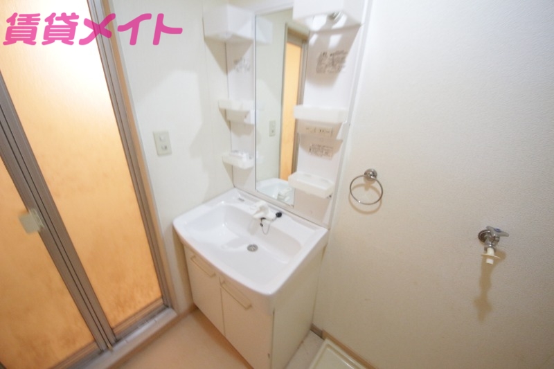 洗面設備　同型反転タイプのお写真です