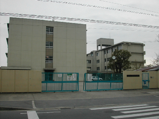 中学校　枚方市立桜丘中学校（中学校）まで1063m