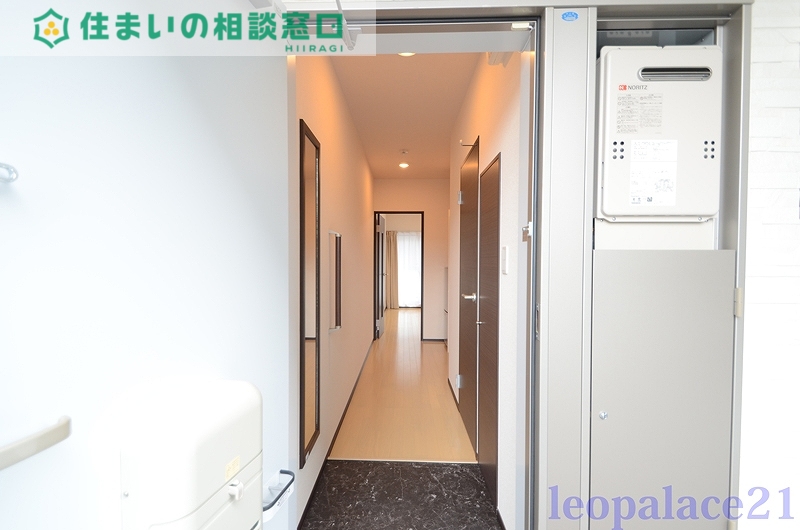 玄関　同タイプ物件の写真です。