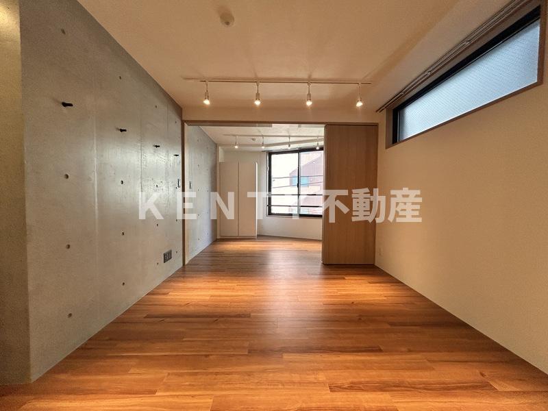 居室・リビング　こちらのリビングで趣味の時間をお楽しみください