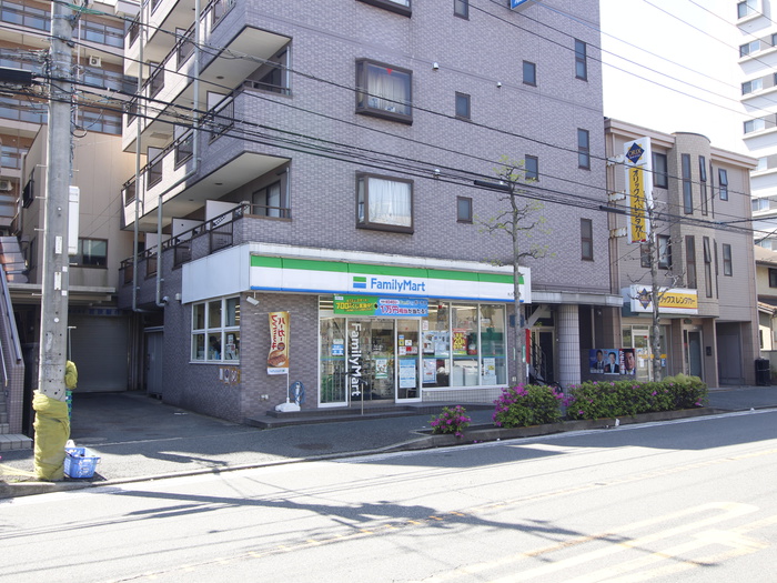 コンビニ　ファミリーマート（コンビニ）まで100m