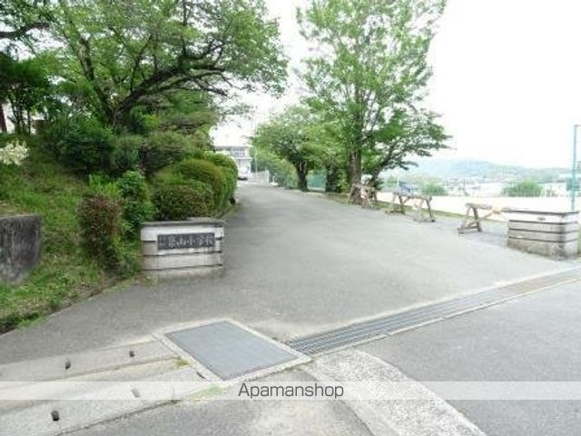 小学校　玉名市立築山小学校（小学校）まで644m