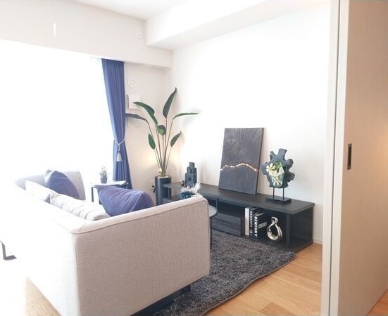 居室・リビング　家具・家電はついておりません。（モデルルームにて撮影）