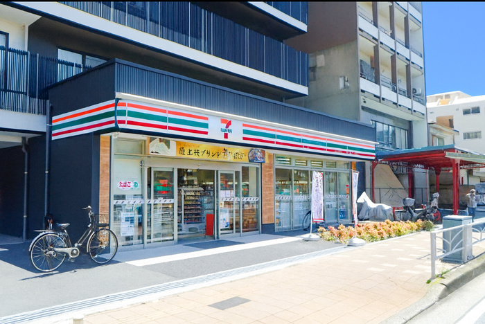 コンビニ　セブンイレブン（コンビニ）まで121m