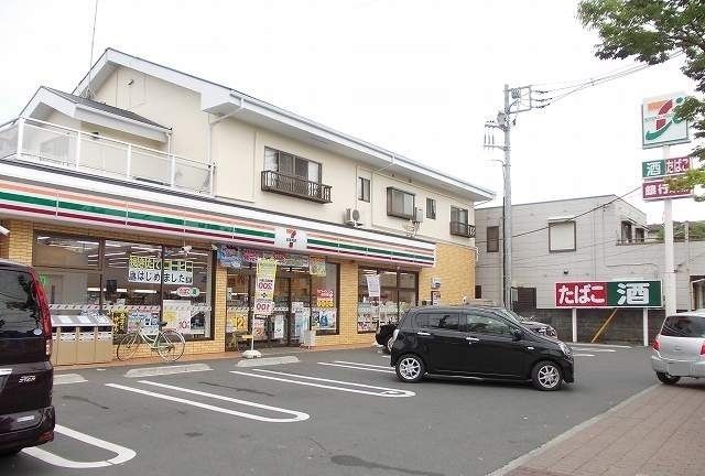 コンビニ　セブンイレブン中里店（コンビニ）まで75m